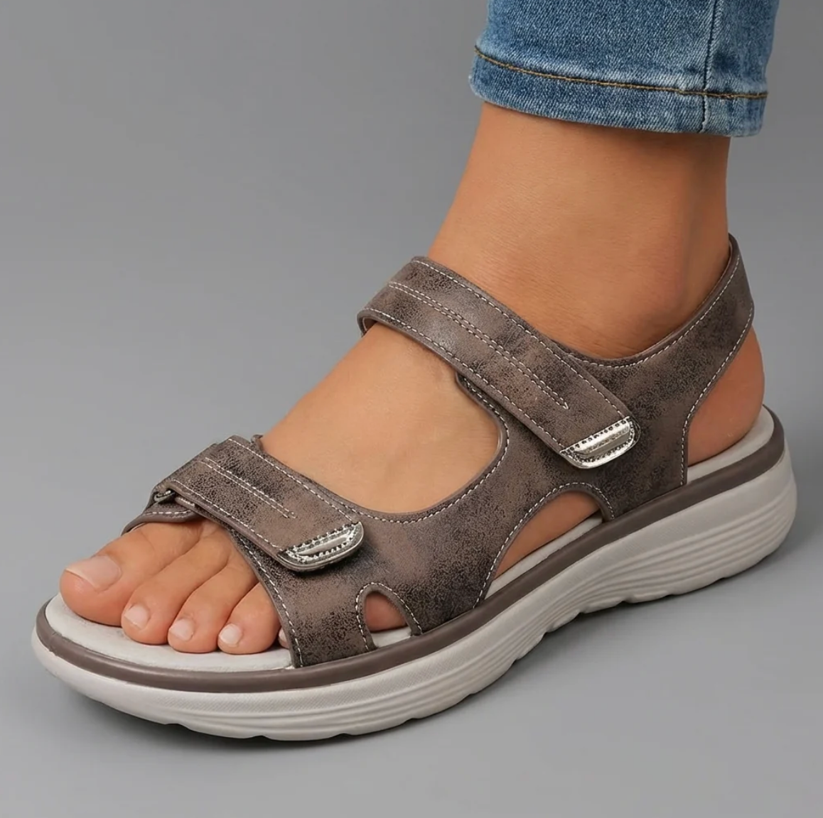 Sandalias ortopédicas antideslizantes de ante gris con tiras y doble velcro