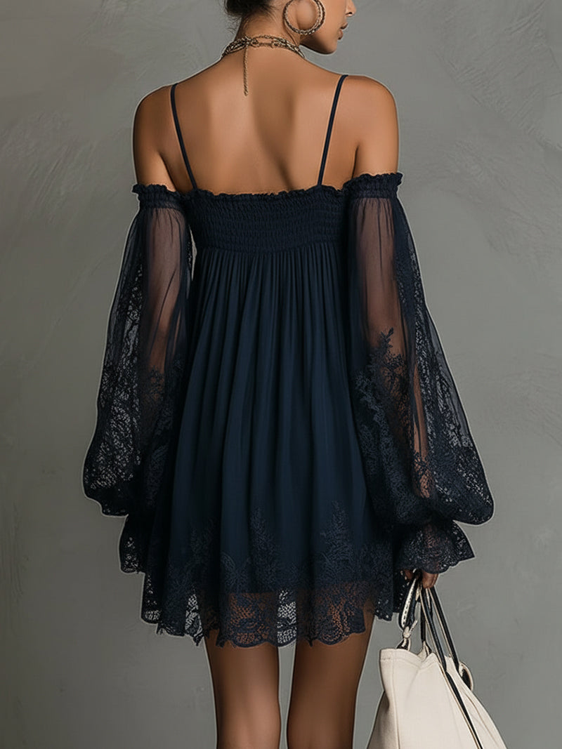 Noemí - Robe courte en mousseline bleu marine avec décolleté épaules dénudées