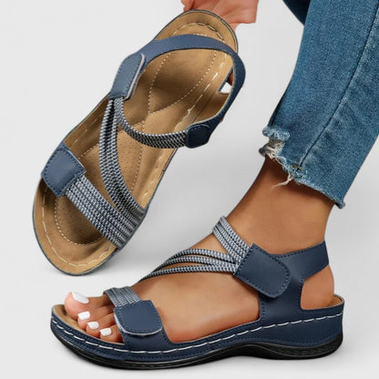 Sandalias ortopédicas elegantes Nina azul marino con tira cruzada y cierre en el empeine