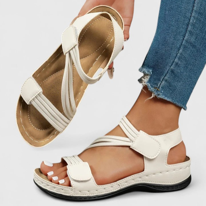 Sandalias ortopédicas elegantes Nina blancas con tiras ajustables y velcro