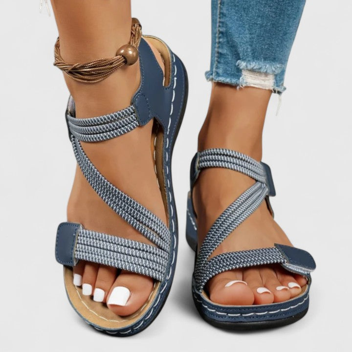Sandalias ortopédicas elegantes Nina azules marino con cordones trenzados y velcro